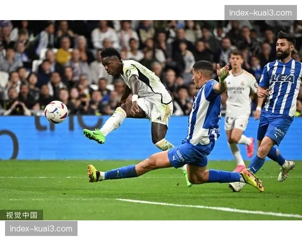 皇马与本菲卡比赛中，维尼修斯指控对方球员种族歧视，比赛中断十分钟